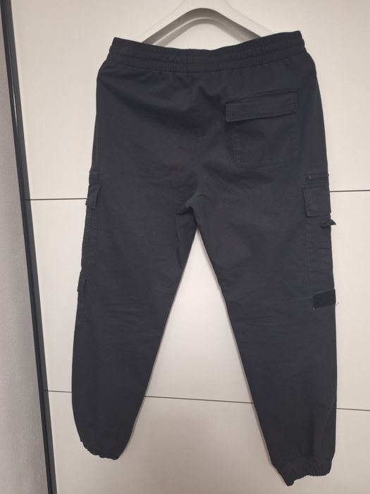 Pantaloni cargo bershka
