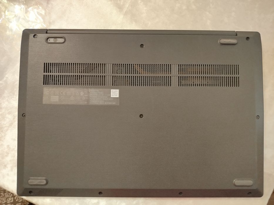 Lenovo v15 IGL SROCHNA Sotiladi Holati ideal 2,5 million kami yoq