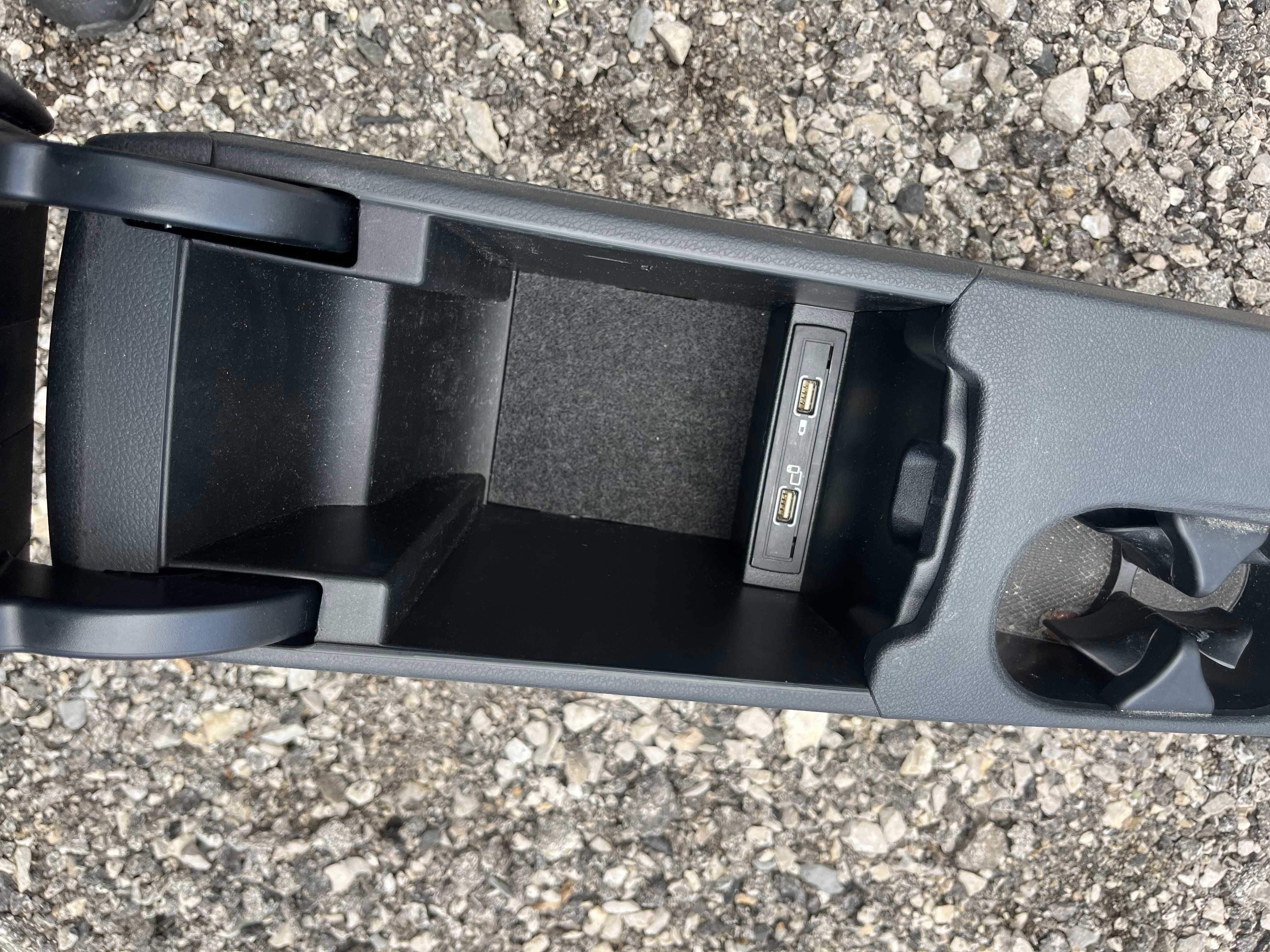 Подлакътник / Барче за Mercedes B class / Мерцедес Б клас W246