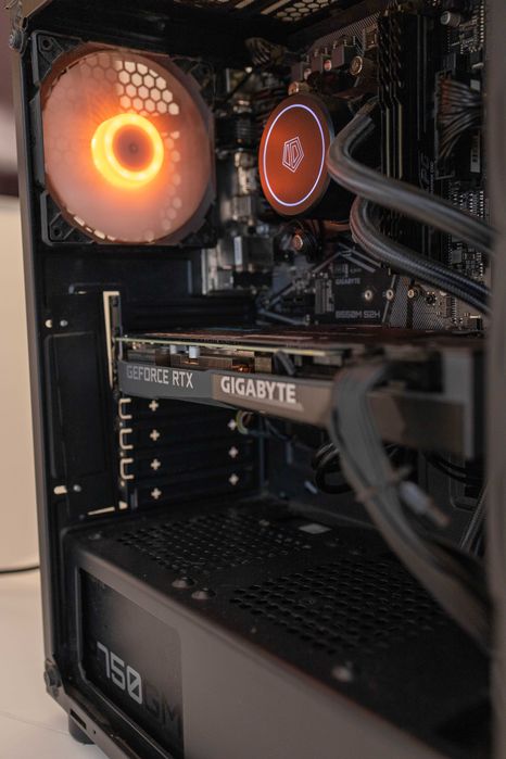 Sistem PC Gaming RTX 3070 Ryzen 7 5700x3D 32GB RAM 1.5 TB SSD Gold