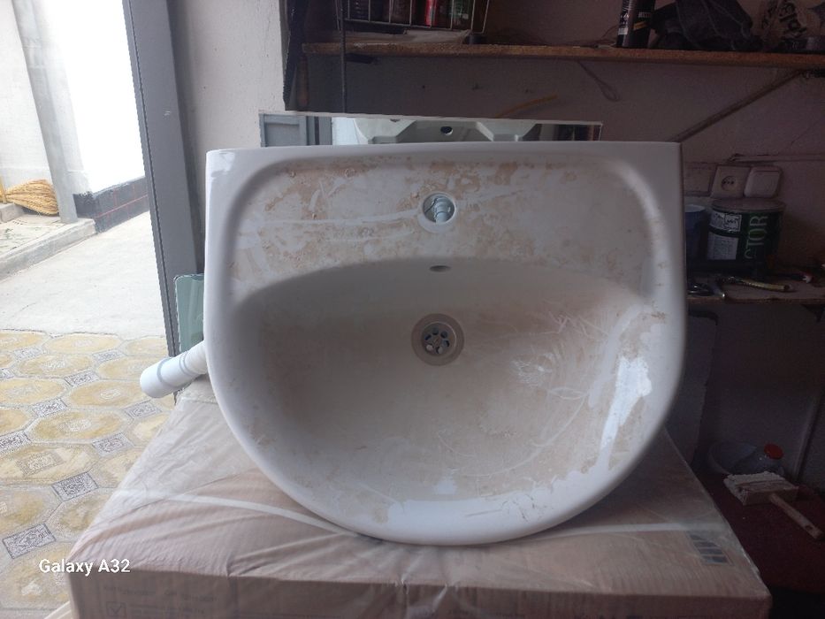 Раковиной железный и Сушилка