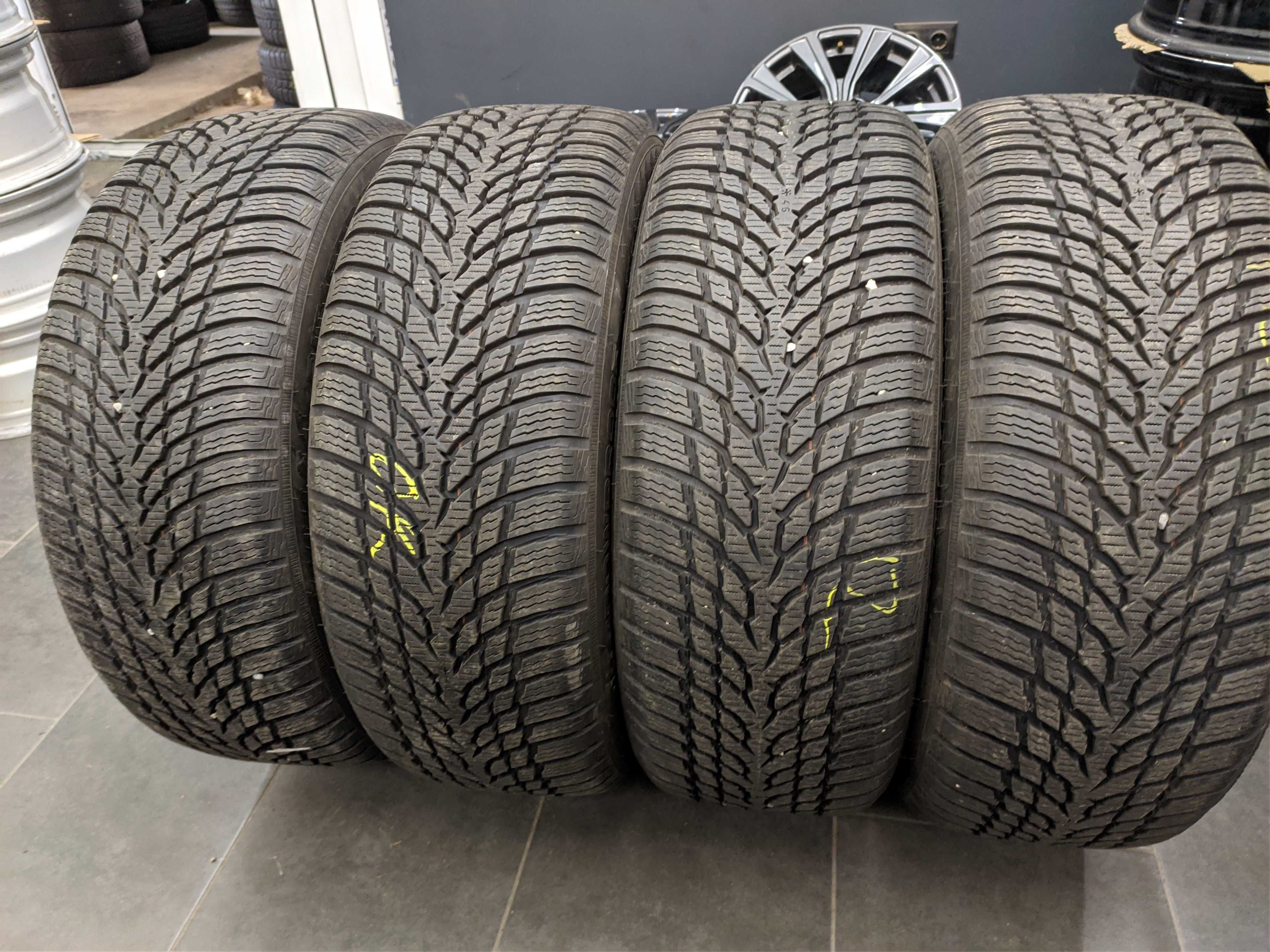 4бр Зимни гуми 215 55 17 - Nokian