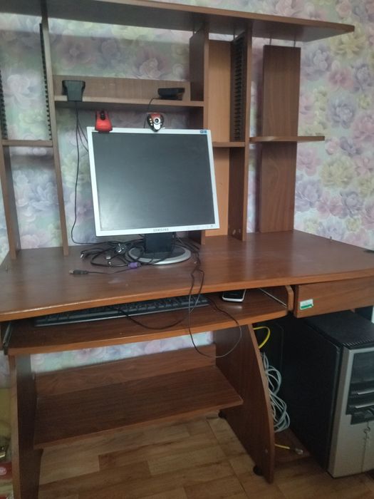 Стол компьютерный б.у.