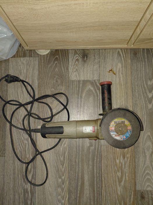 Продам болгарку 15 тыс