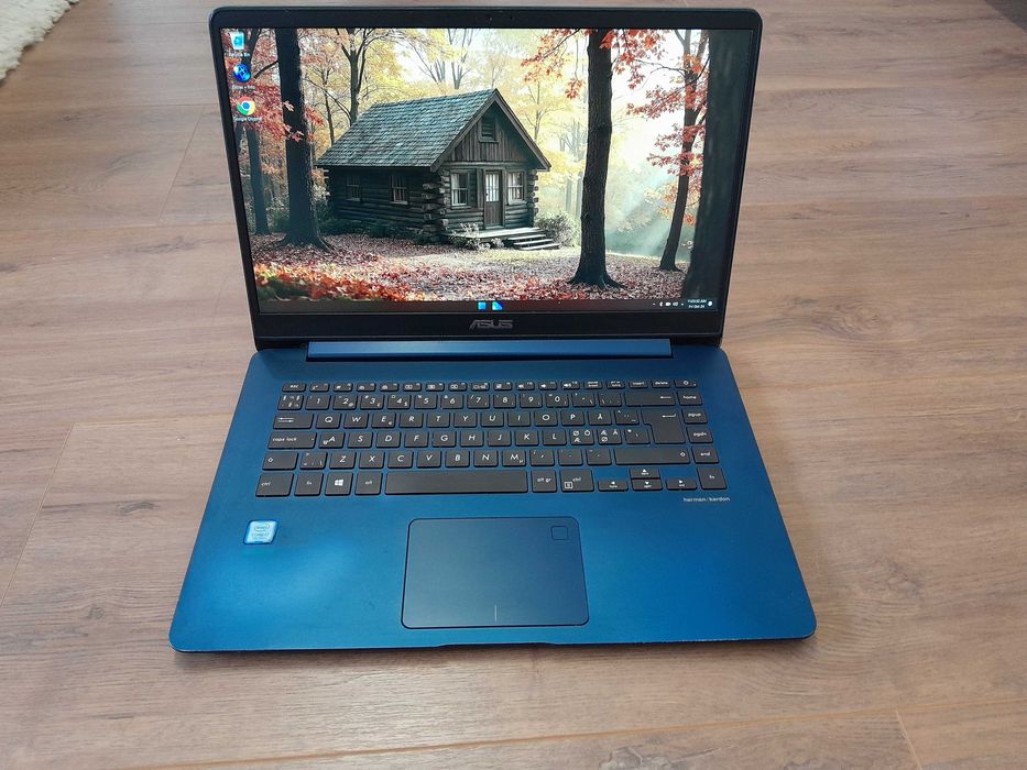 Asus Zenbook UX530UX , 15,6 Fhd ,i7 7500U , 8 gb ram , Gtx 950 2 Gb