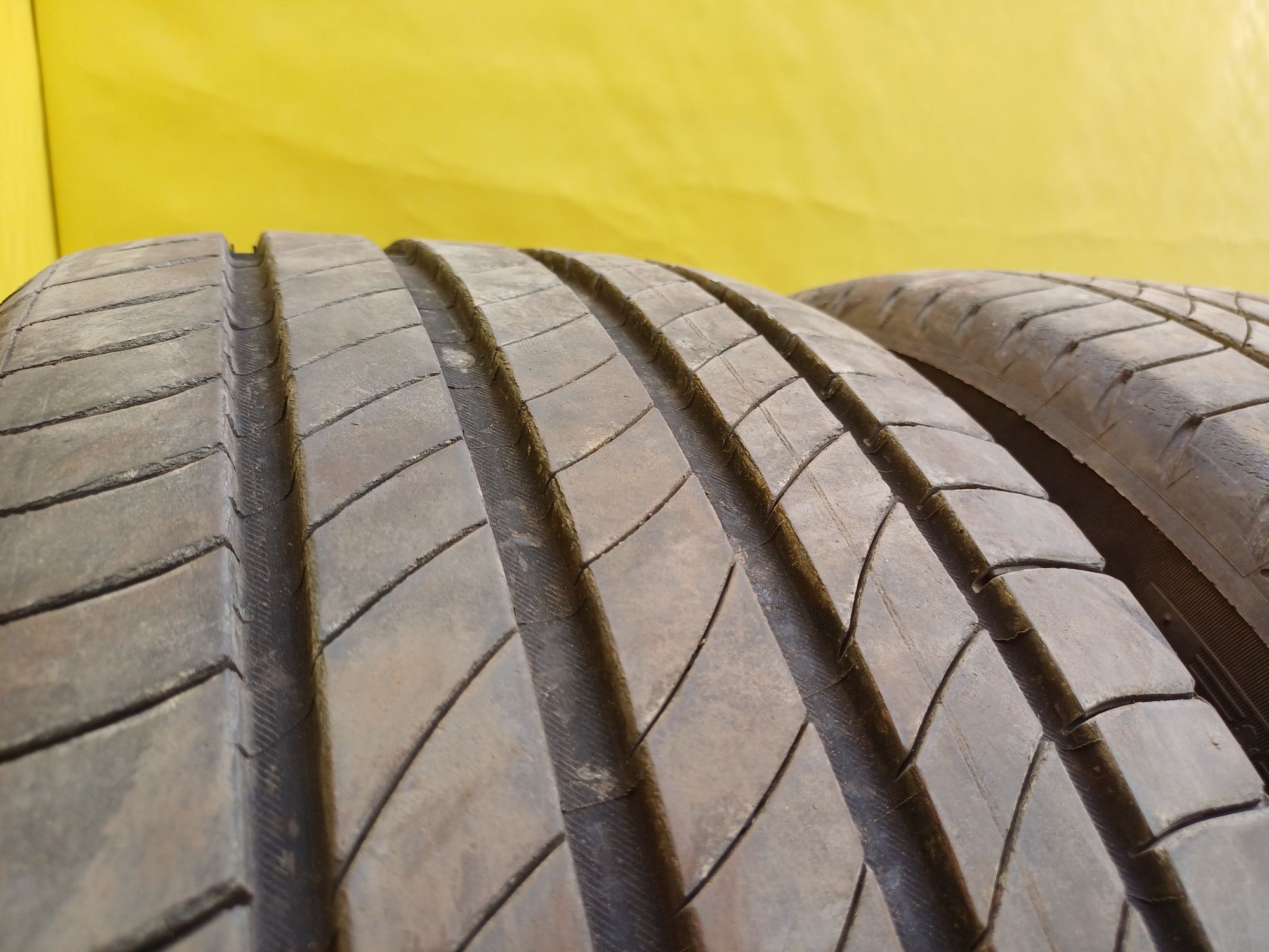 Шины 225/55 R16 Michelin пара.