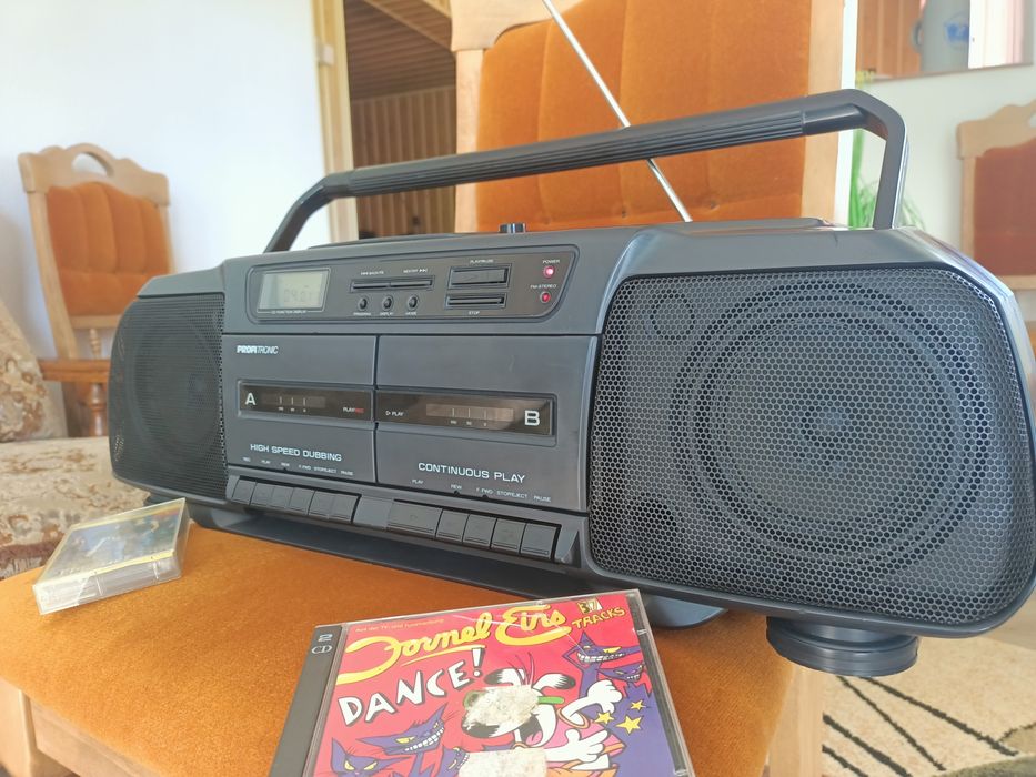 Radio casetofon cu CD