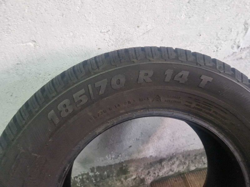 1 Semperit R14 185/70/ 
зимна гума
DOT3021