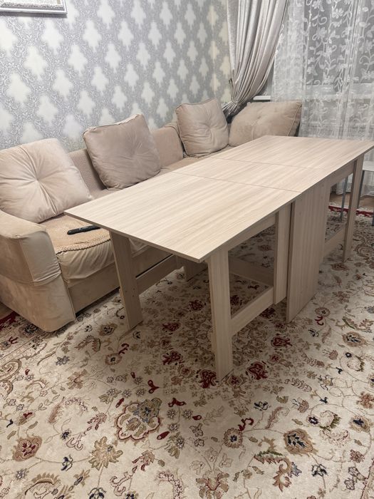 Продаю стол книжку