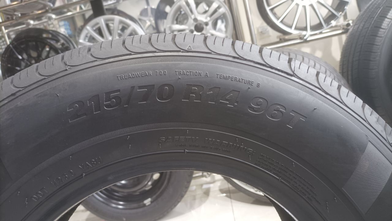 KUMHO solus TA11 215/70R14