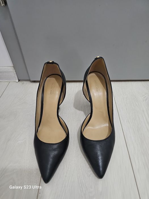Vând pantofi de dama, din piele naturala, negrii, marca Michael Kors,