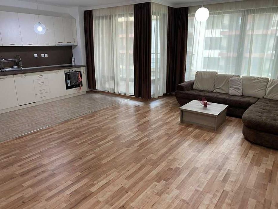 Тристаен Апартамент в Смирненски