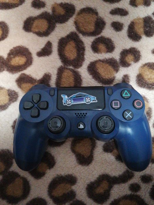 Playstation 4 slim de vânzare 3 console stare bună de funcționare