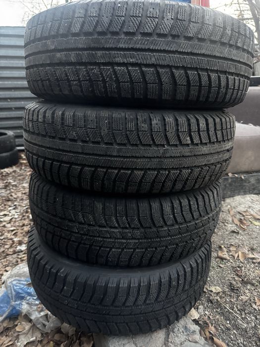 Новый Шины зимние с дискам 205 / 65 / 15