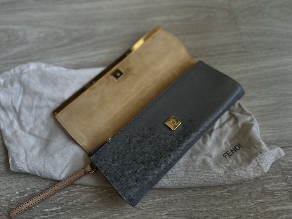 Продам Клатч fendi