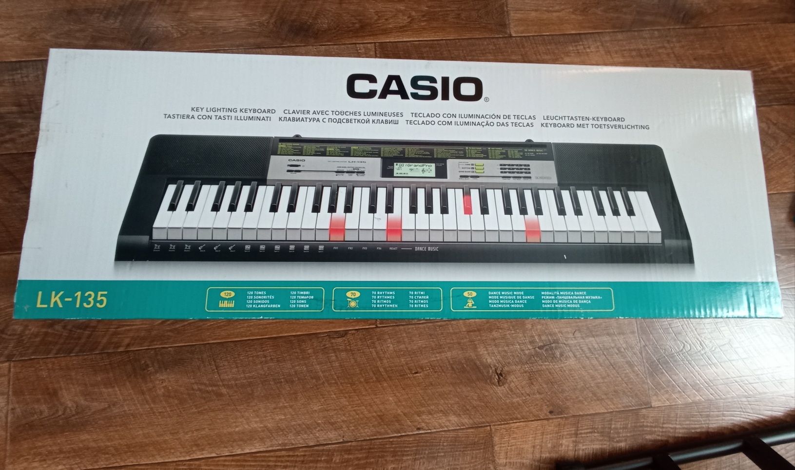 Продаю синтезатор Casio lk-135