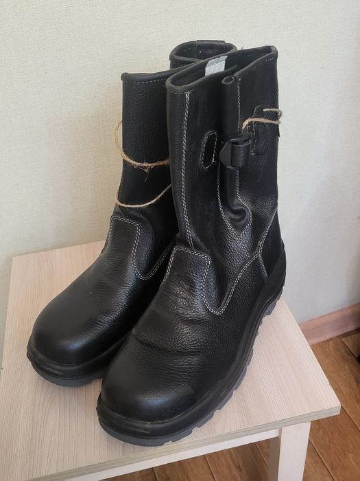 Рабочие ботинки и сапоги