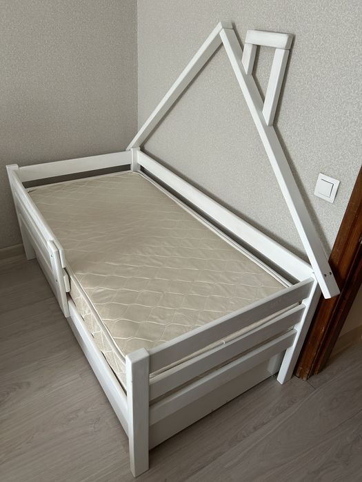 Продаю кровать-домик!