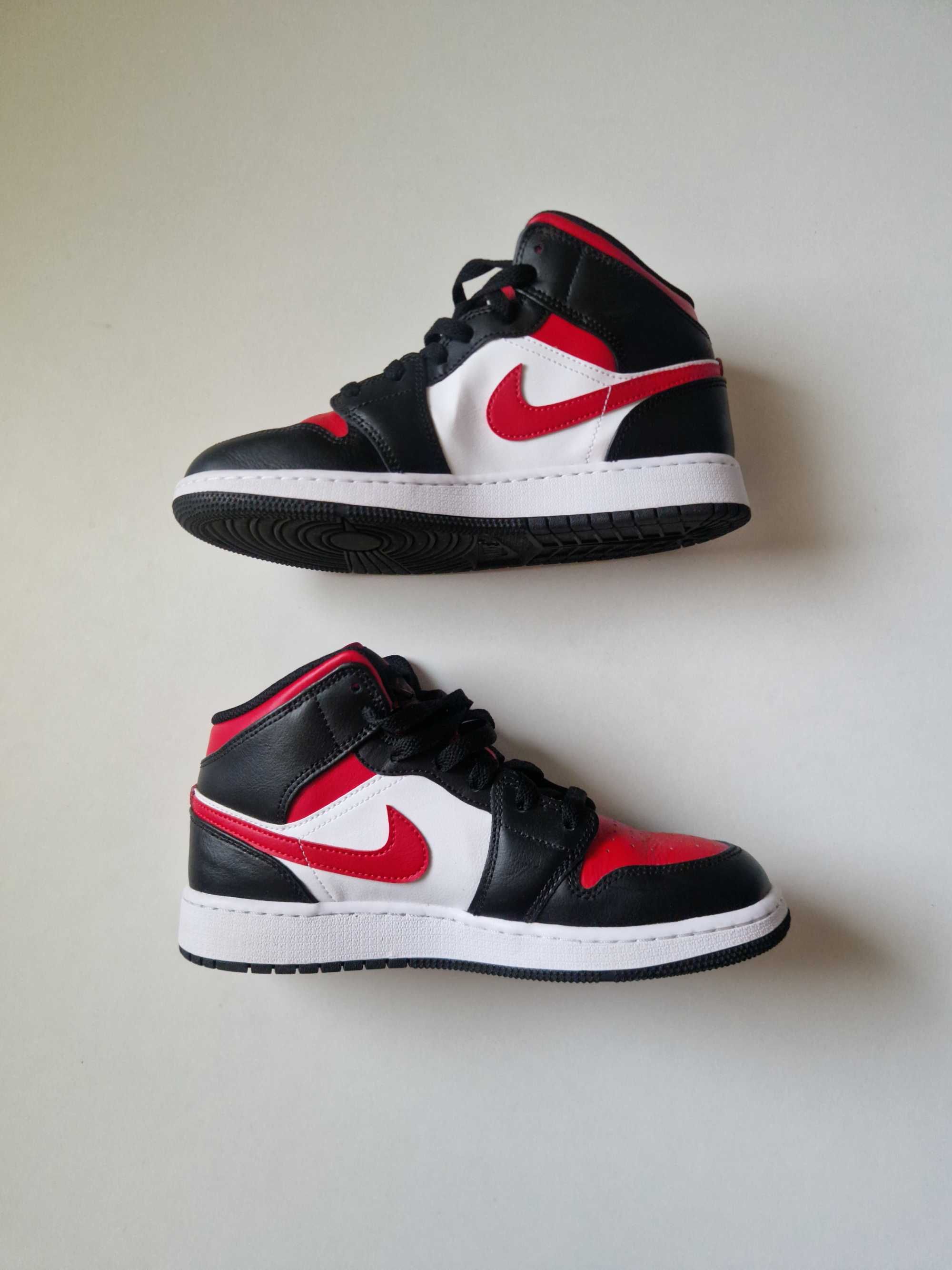 Nike Air Jordan 1 Mid Black Fire Red оригинални кецове