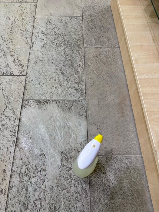 Curatare gresie Brasov Decapare gresie curatare pardoseli dure brasov