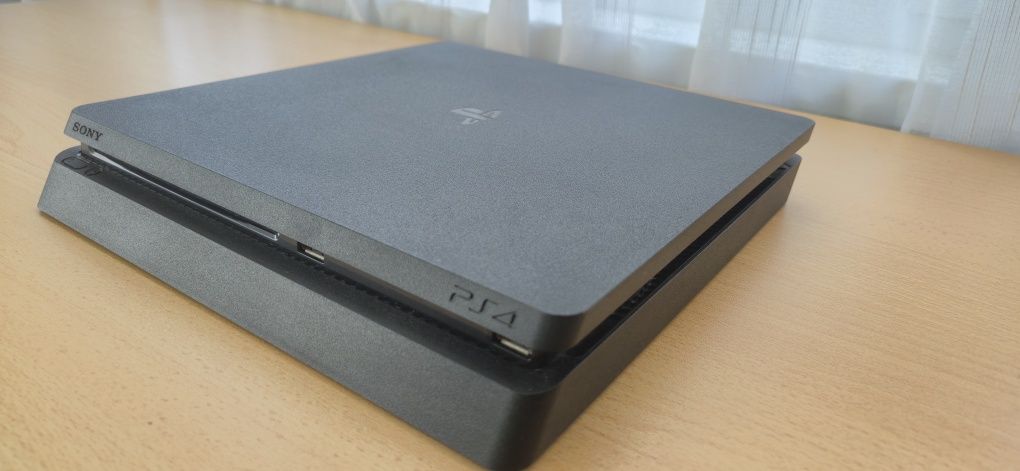 PlayStation 4 Slim 1TB + 5 игри ПОДАРЪК