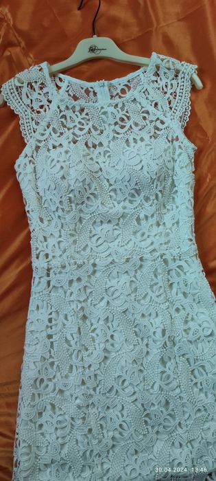 Официална дантелена рокля