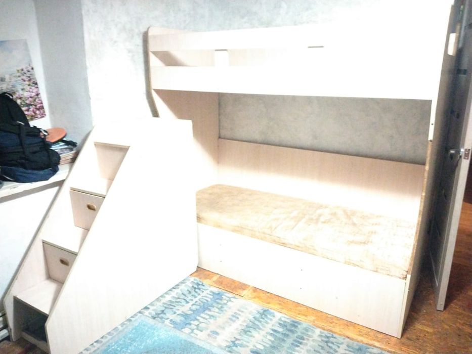 Кровать детская в отличном состояние