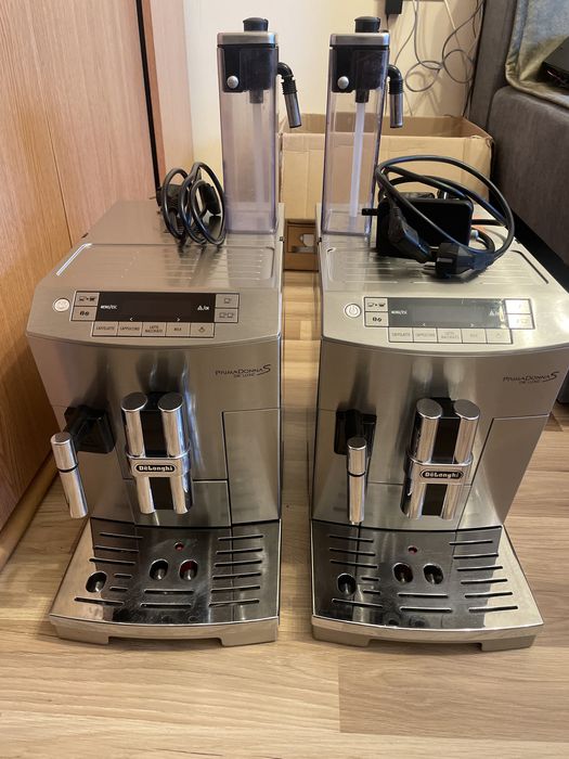 Vand cafetiera delonghi prima donna lux s