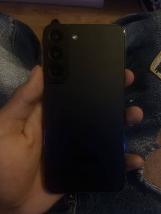 Vand telefon samsung s 22