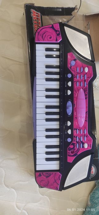 Продам детский синтезатор