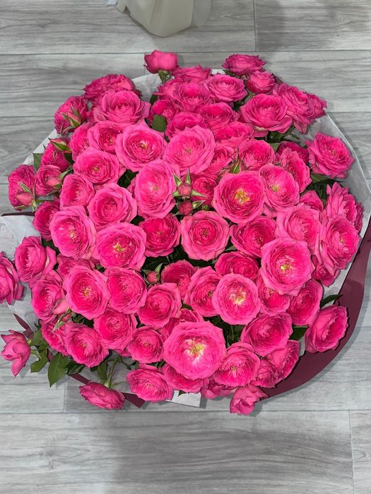 Букет цветов пионовидные розы