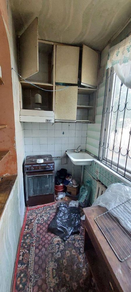 Чиланзар 13.  Продаю 1 комнатная 1.5 х 3 балкон