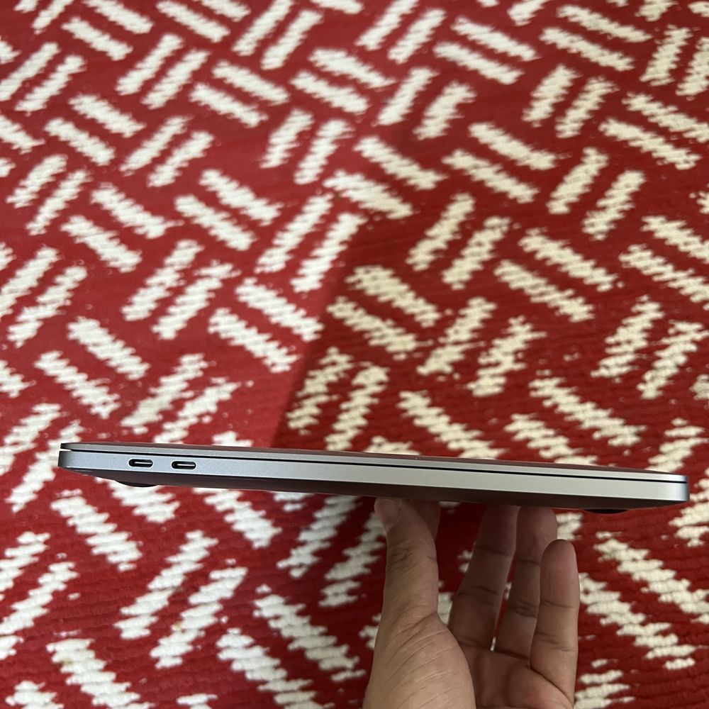 MacBook Pro M1 8/256 95%-81sikl Yangidek holatda obmen bor