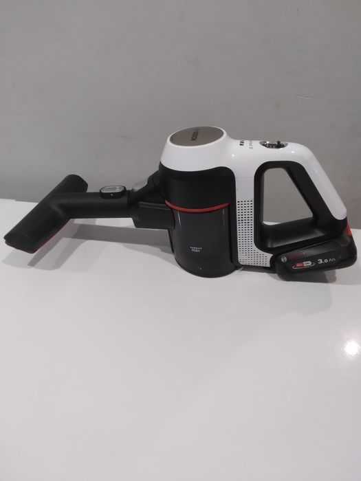 Продам пылесос вертикальный на батарейках.