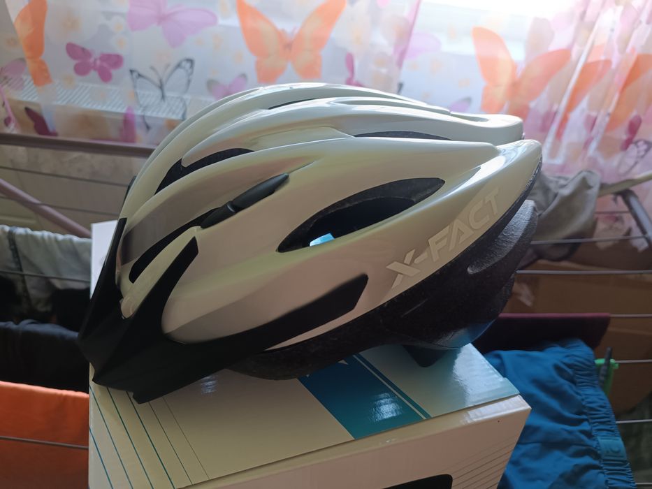 Cască pentru bicicleta, role, sau skateboard