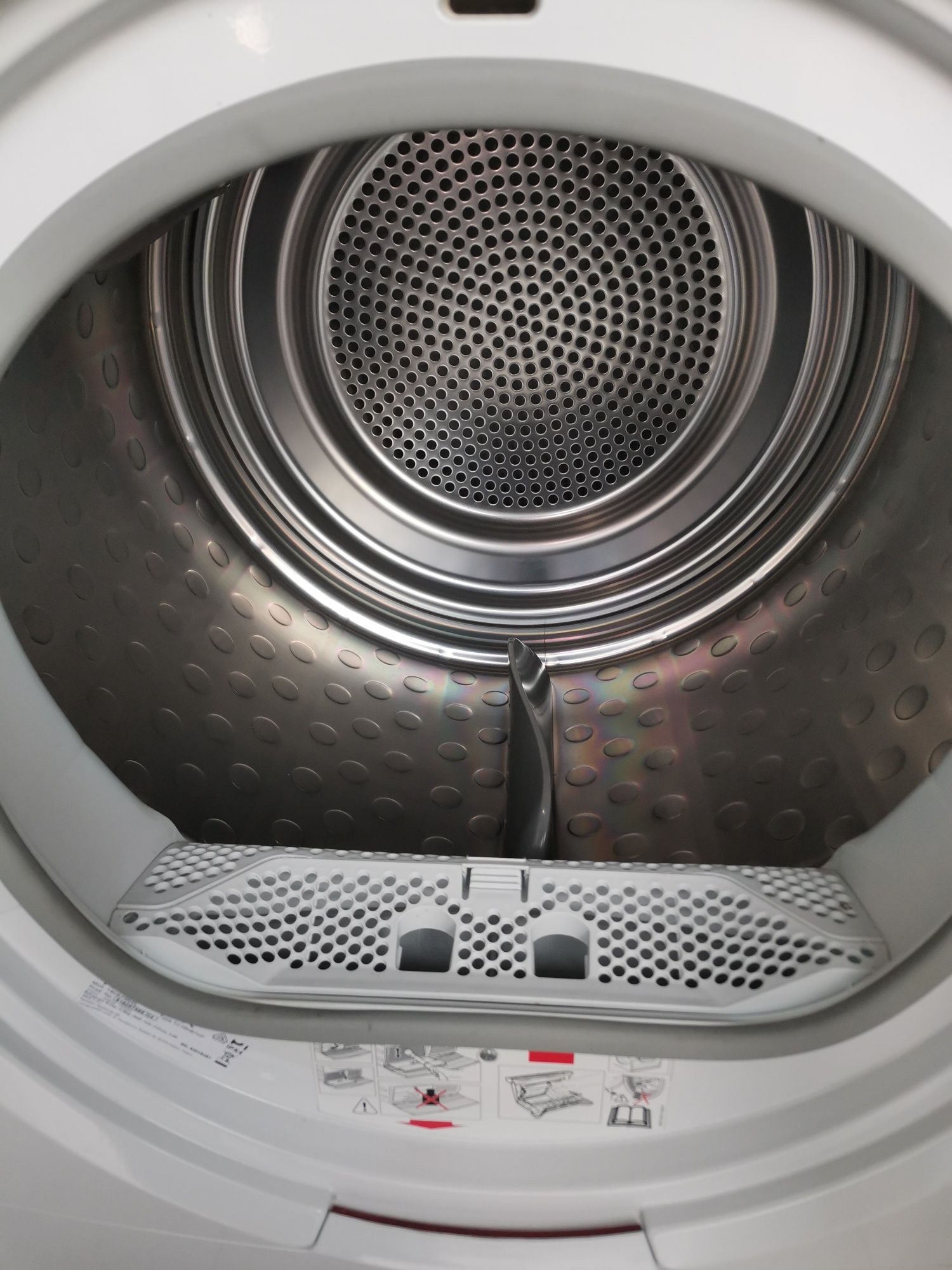 Сушилня AEG Serie 8000 A+++ с приставка за обувки
