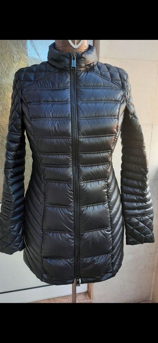 Ново дамско яке GUESS