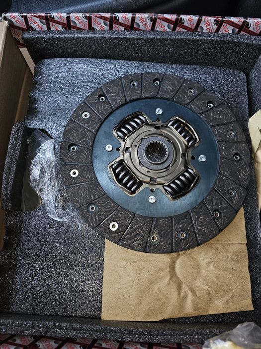 Toyota auris 1.4d disc ambreaj