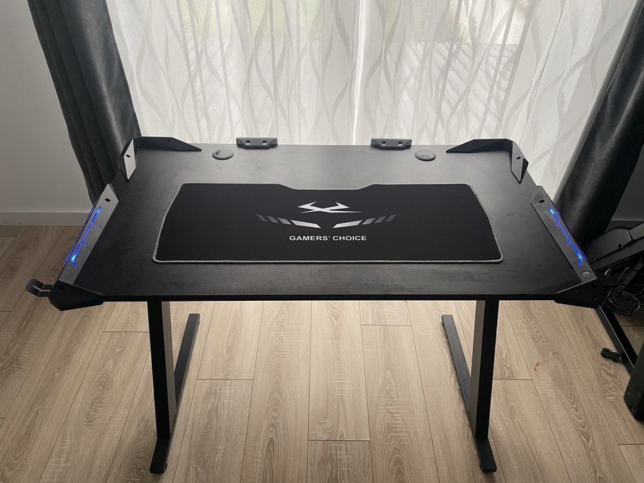 Birou Gaming Nou, iluminare LED, suport pahar, suport casti