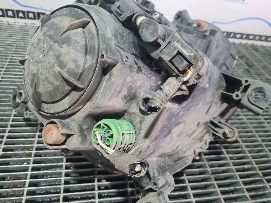 Far Stanga Jeep Cherokee V 2013 - 2017 SUV 4 Usi (951) Fara xenon