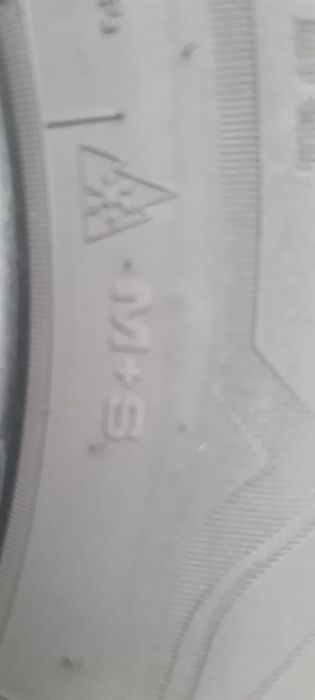 Doua anvelope M+S 215 65 15C