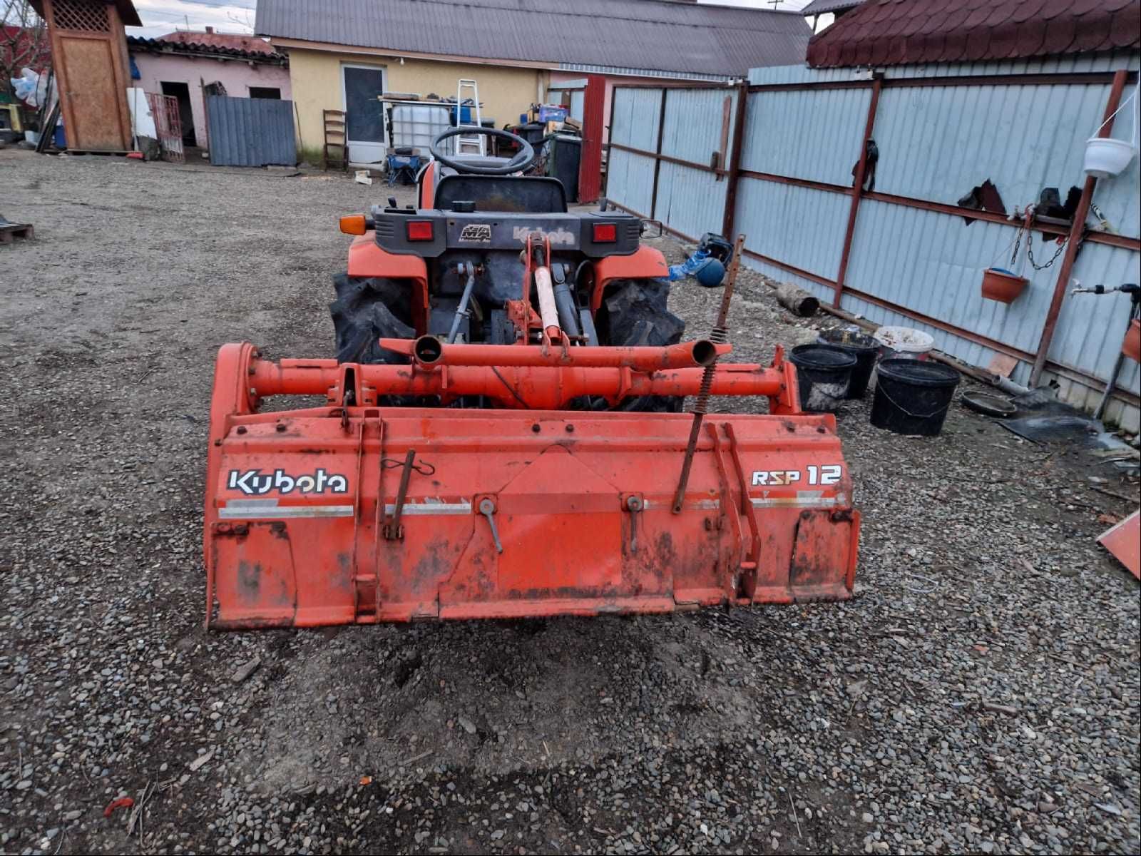 Tractor kubota aste 17cp 4x4 cu freza