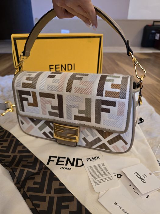 Налична чанта Fendi Baguette
