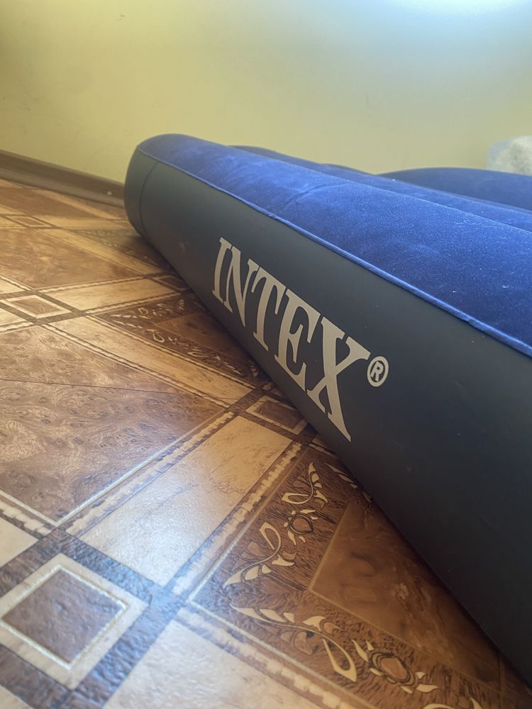 Надуваем матрак Intex Classic Downy Bed – 76x191x25 см (дефект)