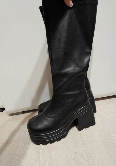 Ботуши с висока платформа