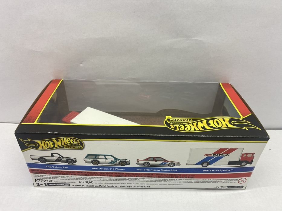 HOT WHEELS PREMIUM set 4 machete auto scara 1:64 Datsun Nissan dioramă