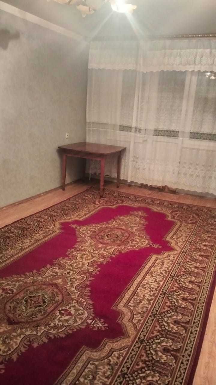 Продам 2 комнатную  квартиру  на 7 мкр 4/5 эт