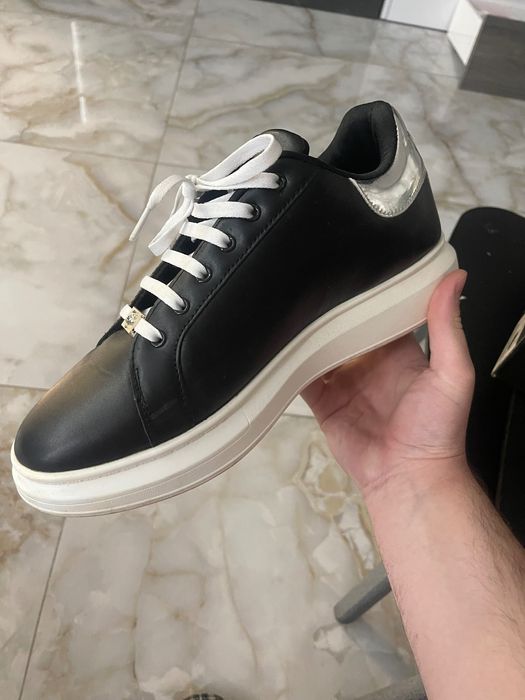 Продавам кецове Plein Sport!