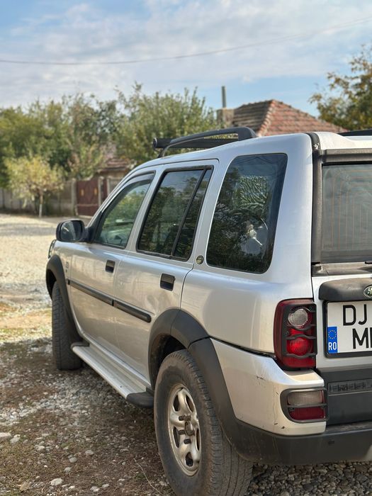 Vând LAND rover motor 2.0 diesel mașina merge bine acte valabile