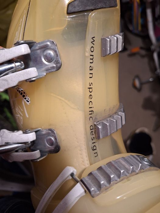 Ски с автомати и обувки Rossignol